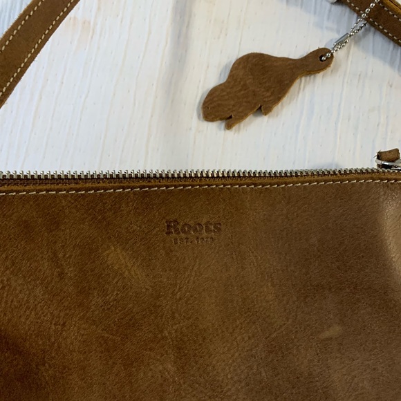 ROOTS Edie Bag - Picture 1 of 3